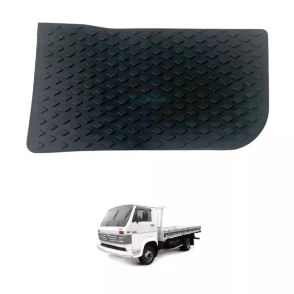 TAPETE ESTRIBO CINZA ESCURO  ESQ VW 790S 7110S 7100 8140 8100 L80 13190 15190 17