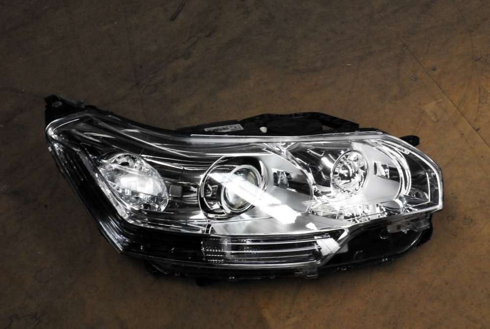 FAROL PARA XENON CITROEN C5 LADO DIREITO 2009 EM DIANTE (6206Q1)