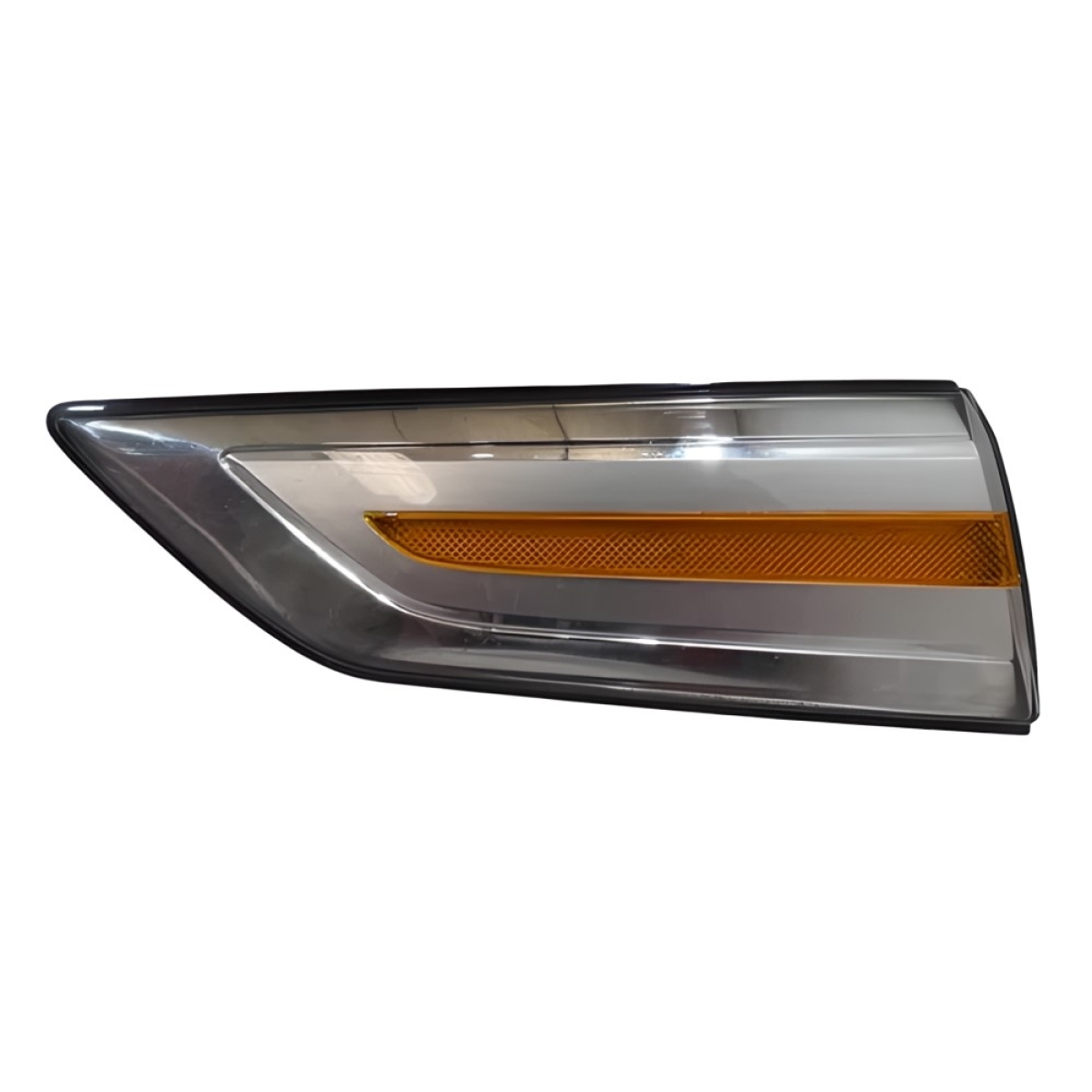 APLIQUE DO FAROL PRINCIPAL LADO DIREITO ONIBUS (YG01325R-L1113091)