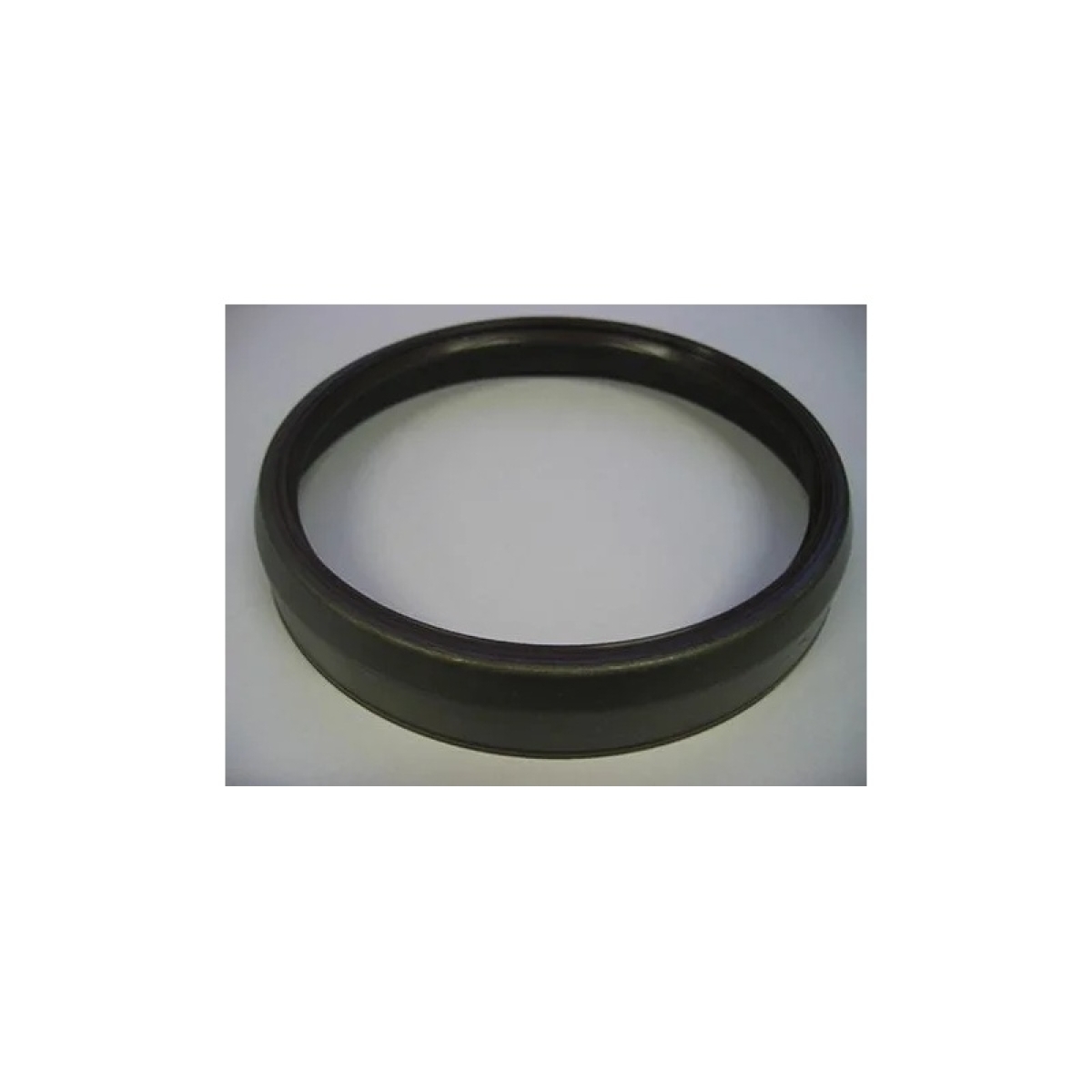 RETENTOR CUBO RODA TRAS S/REDUCAO VOLVO NH/FH/FM 10/12 BUS B12 (1610765-7545V)
