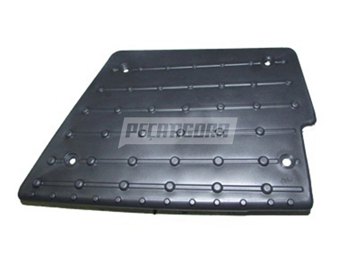 TAPETE PISANTE DIREITO VW DELIVERY 5140 8150 8150E 9150E  (2P0821682-100.100.191